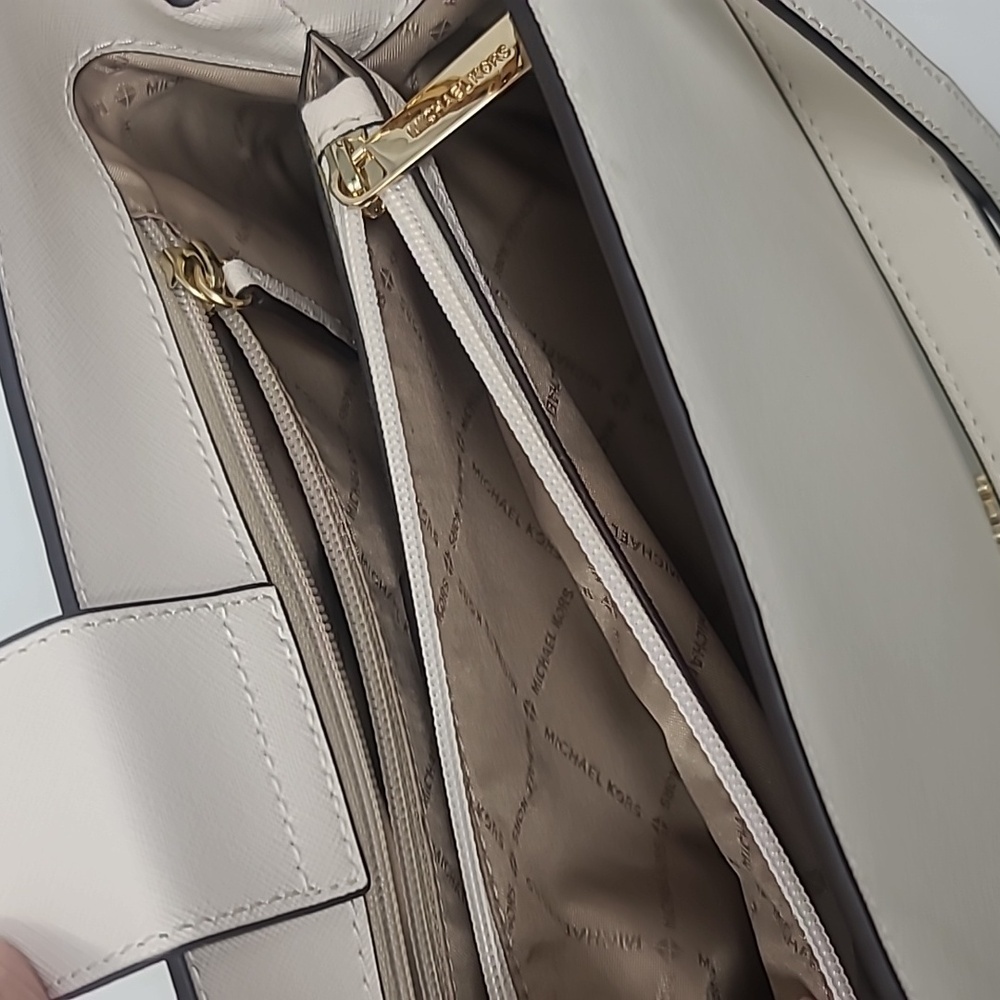 MICHAEL KORS Purse Cream Textured Leather Shoulder Bag with Gold Hardware - Picture 10 of 12